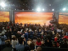На пресс-конференции Владимира Путина работают журналисты 