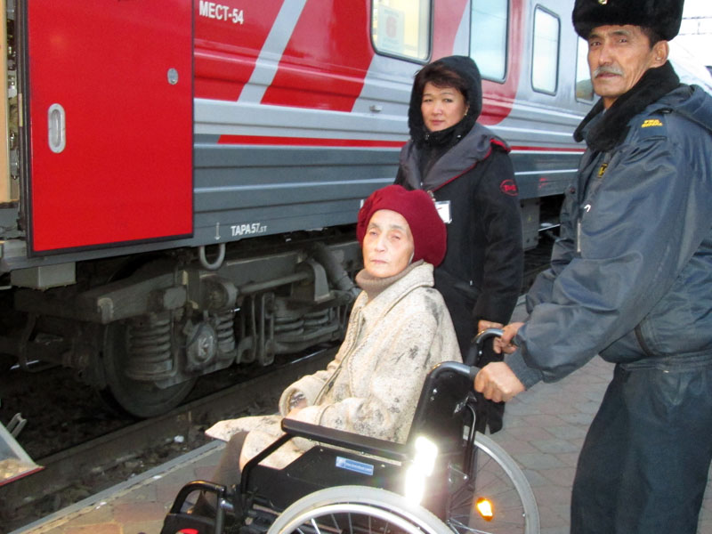 На железнодорожном вокзале Астрахани проверили уровень обслуживания маломобильных пассажиров