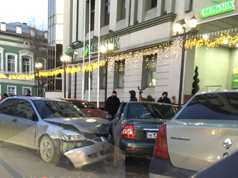 Крупная авария в Астрахани — повреждено пять машин